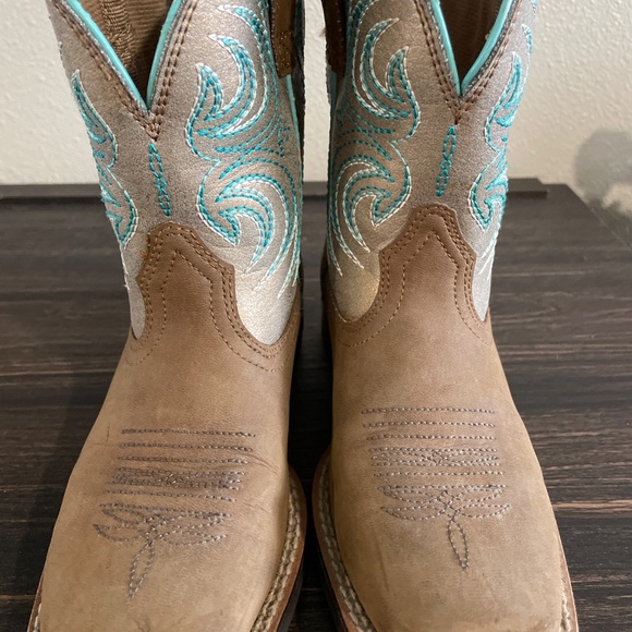 Girl’s Ariat Cowboy Boots - Picture 2 of 6